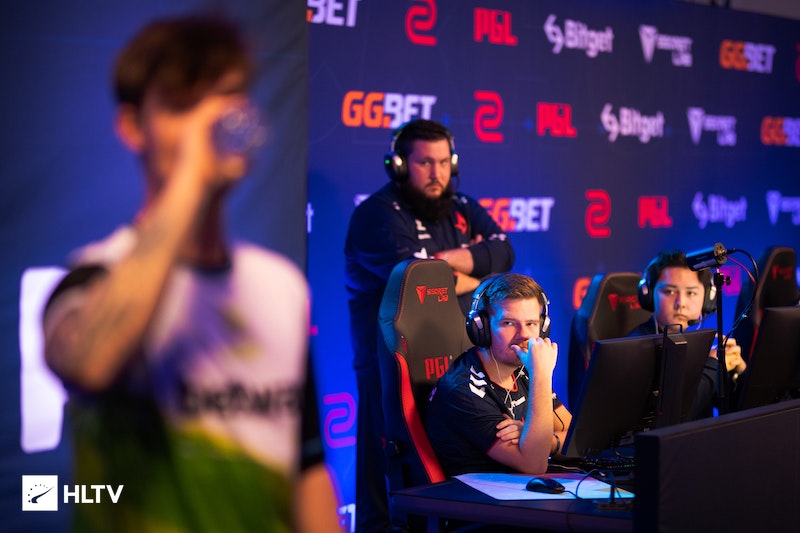 他的存在不 他的存在不