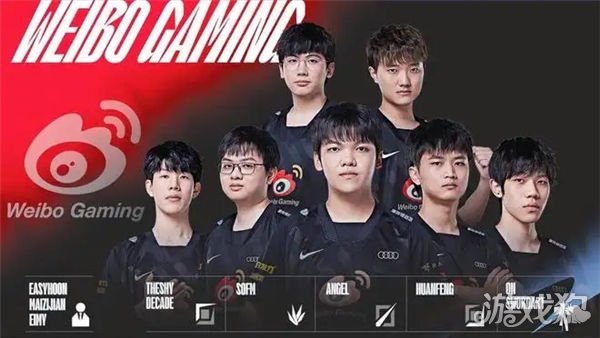 随着国际足 随着国际足