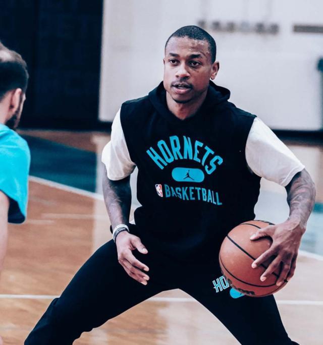 两种足球哲 两种足球哲