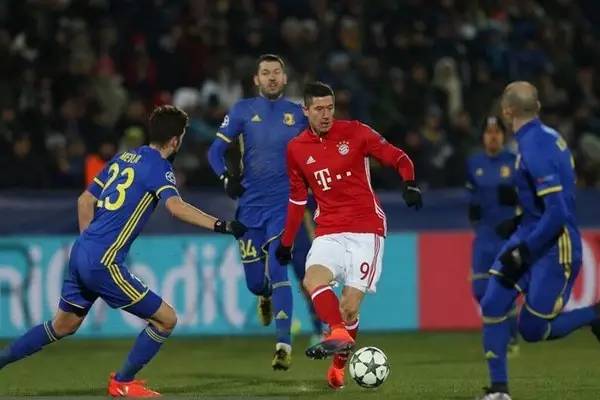 篮球场上 篮球场上